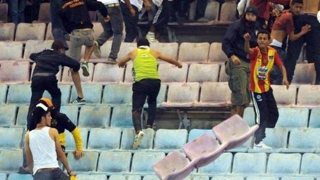 كيف كادت فئة مارقة من جماهير الترجي تتسبب في إقصاء ناديها ضد غرة أوت الانغولي ؟