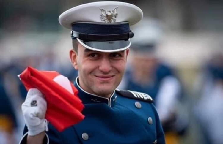 بفضل العلم: خريج الأكاديمية العسكرية التونسية يرفع العلم التونسي  في كوليرادو الأمريكية 