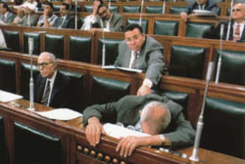 عدد من النوّاب  : هل آنتخبهم الشعب للعمل أم للنوم والكسل ؟