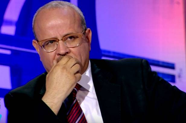 رضا الملولي يثور ضد قرار تخصيص مصليات داخل الثكنات العسكرية 