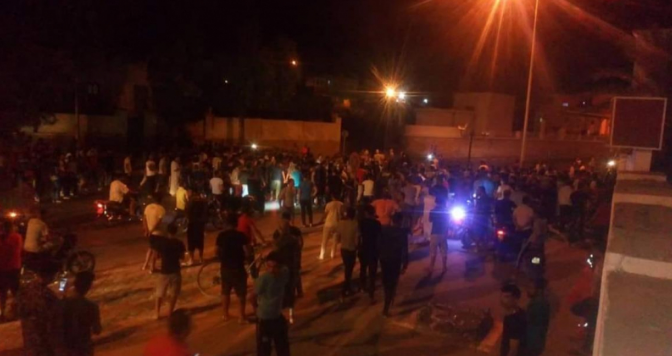 رمادة: احتقان ومواجهات ليلية على خلفية مقتل شخص في المنطقة العازلة