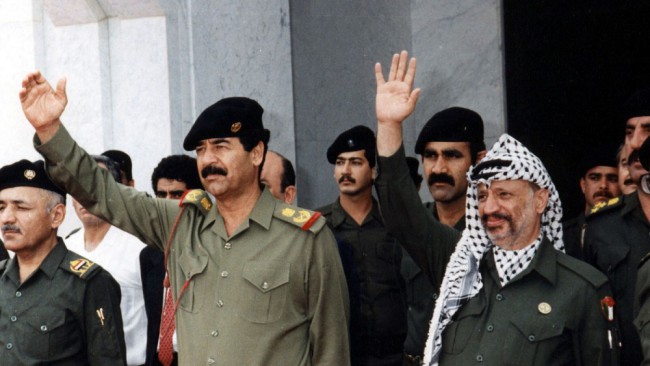 جمهور النادي الصفاقسي يجهّز دخلة وصورة عملاقة تمجّد صدّام حسين خلال مباراة النفط العراقي