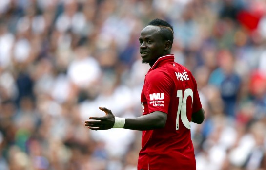 نجم ليفربول ساديو ماني ينفي خبر زواجه من تونسية