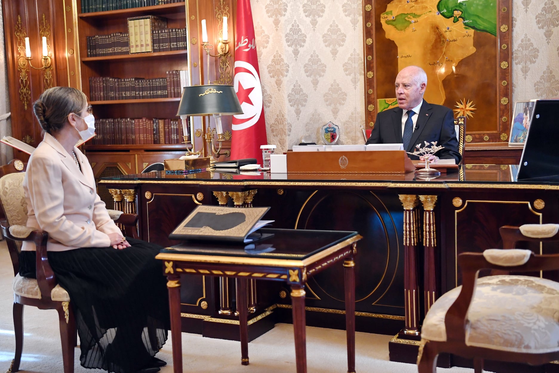 سعيد يؤكد على ضرورة اتخاذ الإجراءات الكفيلة للحد من "التقلبات الطبيعية وغير الطبيعية" لفقدان بعض المواد