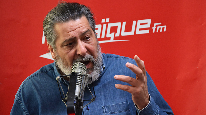 سمير العقربي يتلفّظ بكلام بذيئ على المباشر ويتهم بوشناق بسرقة عمله