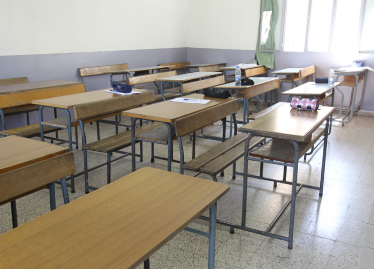 اغلاق مدرسة خاصة بالقوة العامة