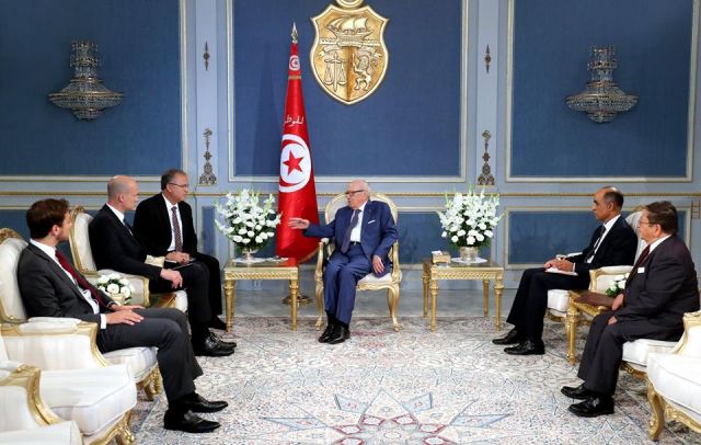 استدعاء السبسي لحضور منتدى دافوس