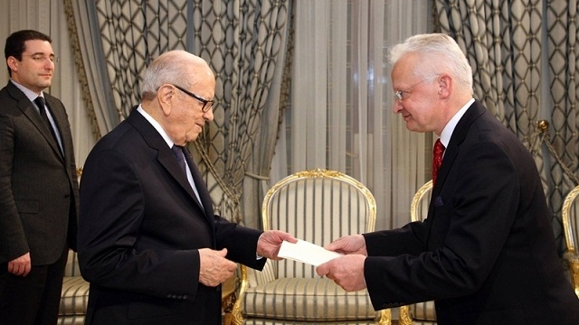 السبسي يتسلم اعتماد 6 سفراء جدد في تونس