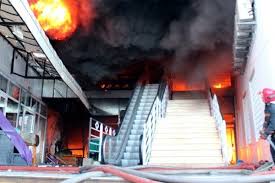 صفاقس : السيطرة على حريق شب فى المركب التجاري صفاقس 2000