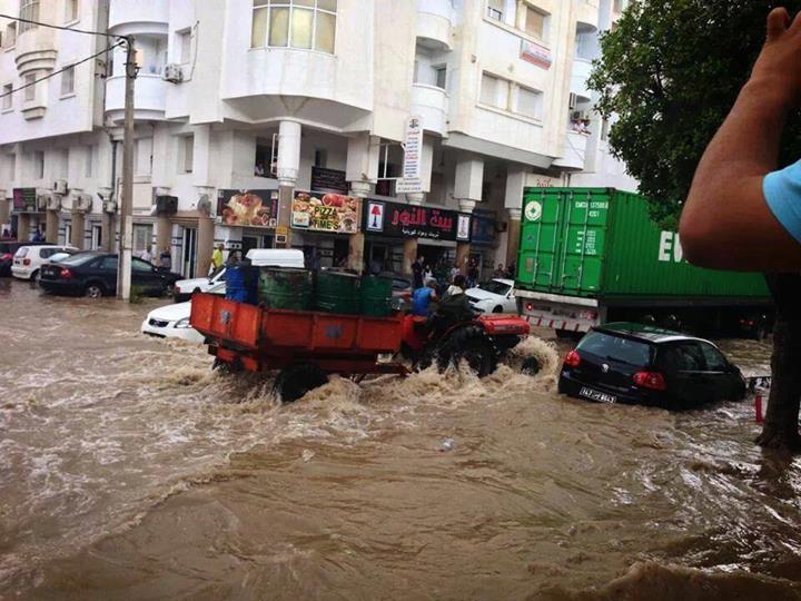 فيضانات عارمة تغرق شوارع مدينة صفاقس وتتسبب في أضرار مادية فادحة