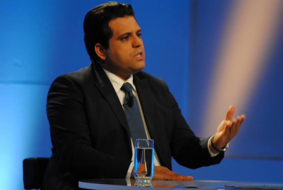 سليم الرياحي ينفي حصوله على رخصة شركة طيران من الحكومة المستقيلة