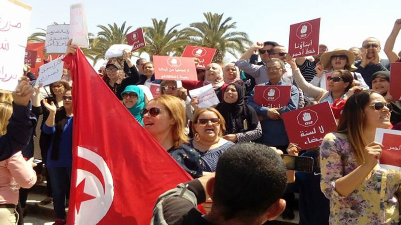 مواجهات بالحجارة بين التلاميذ والمربين في نابل..شماريخ في صفاقس وعضب في بنزرت : التعليم في تونس إلى أين ؟