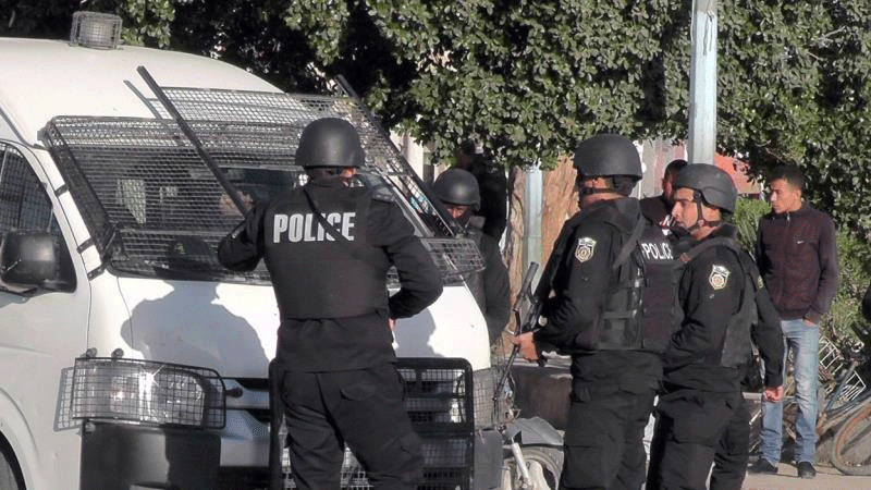 سرقوا من  منزل عون أمن   25 ألف دينار ومصوغا  ب6 آلاف دينار  وتركوا  رسالة كتب عليها " هاذي البداية  " ؟