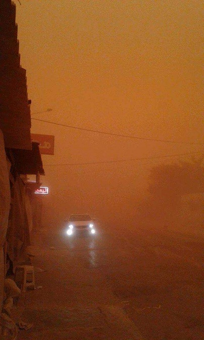 بسبب العواصف الرملية : انعدام الرؤية في بنقردان وانقطاع الطريق السيارة بصفاقس