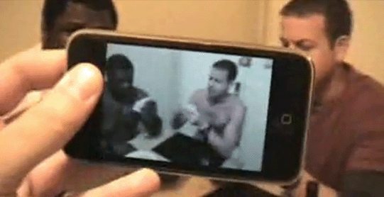 مواطن تونسي يتمكن من تصوير أحد الإرهابيين المشاركين في الهجوم على منزل بن جدو