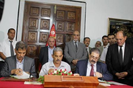 عاجل : نقابة التعليم الثانوي تعلن حجب الأعداد الخاصة بالثلاثية الثانية