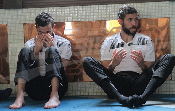 موقع تونسي : آداء لاعبي المنتخب لفريضة الجمعة تسبب في هزيمتهم ضد السينغال !