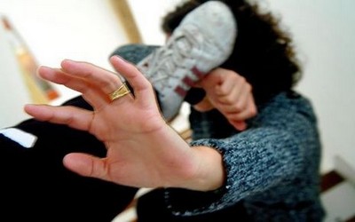 المنزه السابع : صاحب حانة يغلق الطريق و يعنف جيرانه