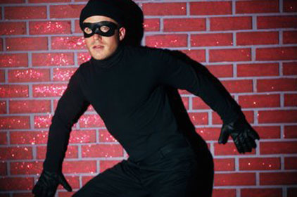 وزارة المالية تحذر من مجموعة من المتحيلين 