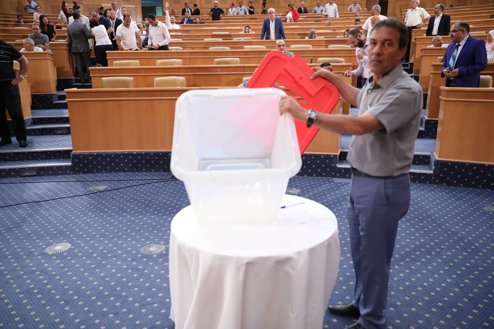 استفتاء2022:تواصل عمليات الفرز ومساء اليوم الاعلان عن النتائج الأولية