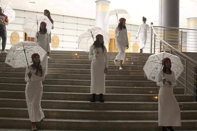 "أحب المسرح" لعبد الواحد مبروك : سرد لتاريخ أيام قرطاج المسرحية شعرا ورقصا وموسيقى