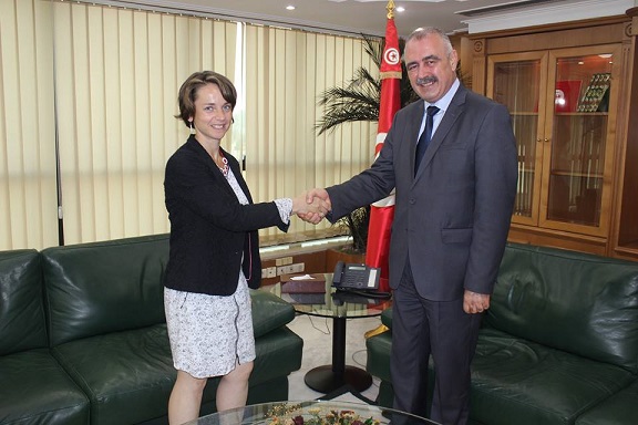 وزير الصناعة والطاقة والمناجم يترأس جلسة عمل لمتابعة عملية اقتناء الحليب لدى المركزيات وتوزيعه