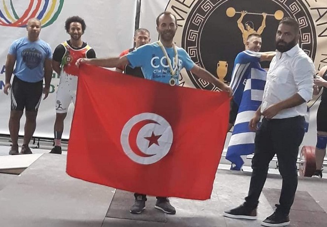 رغم الصعوبات، الرباع زين العابدين الزواري يرفع الراية الوطنية من جديد