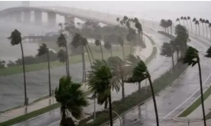 فلوريدا: إعصار ''ميلتون'' المدمّر يصل اليابسة