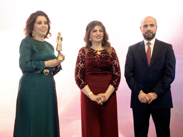 تحت إشراف هيئة الأمم المتحدة للمرأة : إيمان بحرون تتوج بجائزة "أطوار بهجت" ببغداد