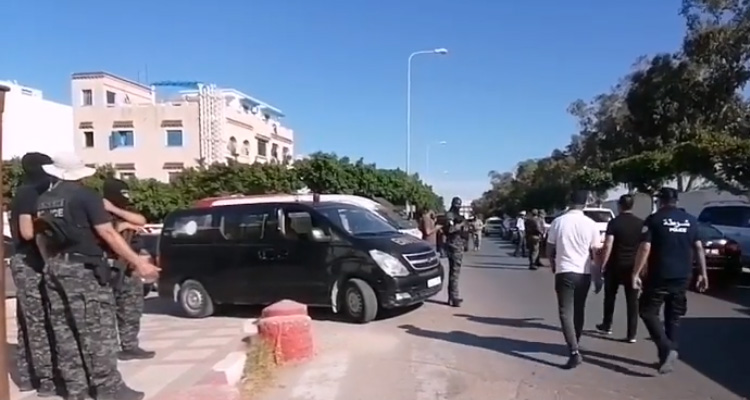 جثمان زوجة وزير الداخلية يوارى الثرى