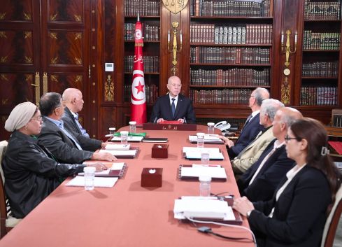 سعيد يلتقي بأعضاء اللّجنة التي كلّفها بإيجاد حلول عاجلة للوضع البيئي بقابس