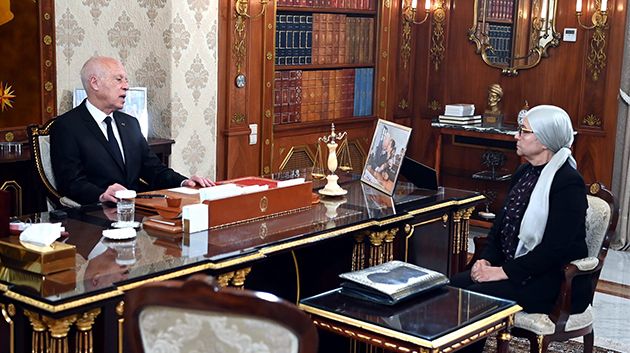 رئيس الدولة يُطالب بالقطع نهائيًّا مع النظام الحالي للتعامل بالشيكات