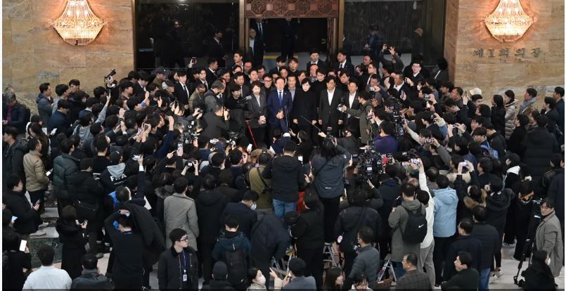 رئيس كوريا الجنوبية "يتراجع" ويعلن رفع الأحكام العرفية..ماهي؟