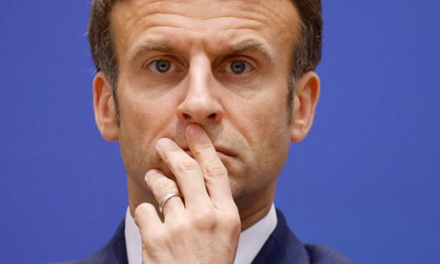  في تغريدة له على تويتر ماكرون يعلق بخصوص ما جرى في جربة