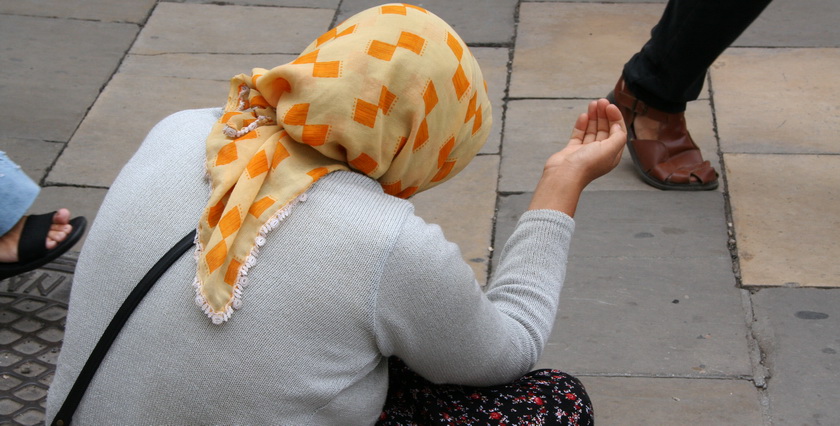 المنستير.. بطاقة إيداع بالسجن ضد متسولة أخفت سيارتها وراء أحد المساجد