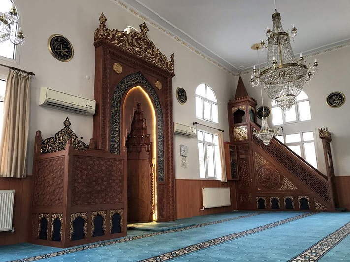 الغاء صلاة الجمعة في هذا الجامع بقرار فردي من أحد العاملين به