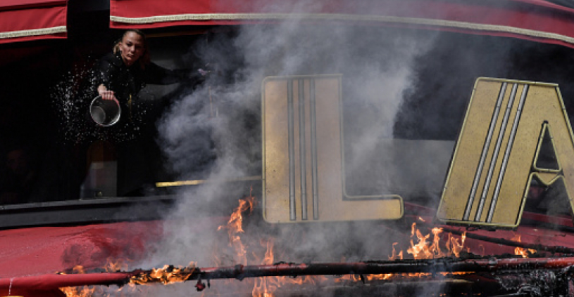 باريس :محتجون يضرمون النار في مطعم ماكرون المفضل 