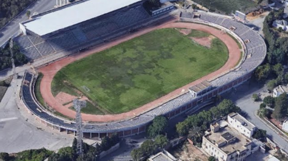 سقوط جزء من سور مأى  للسيارات تابع لملعب الشاذلي زويتن 