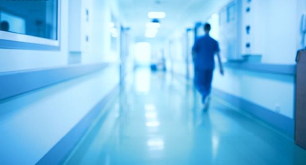 قبيل الافطار.. وفاة طبيب بالشارع