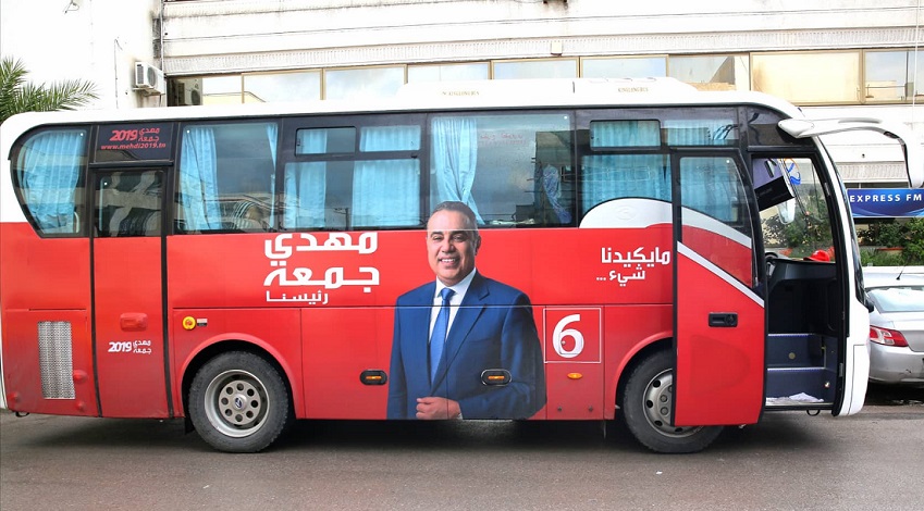 المهدي جمعة يواصل جولاته الميدانية وحملته الإنتخابية في حافلة خاصة