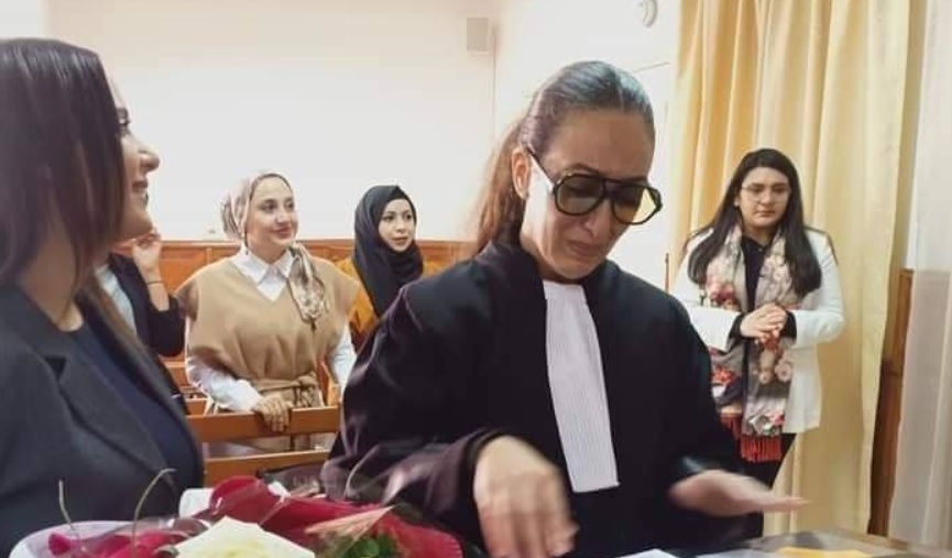إبنة حسن الغضباني ترتدي نظارات والدها في المرافعة وتنعاه بعبارات حزينة
