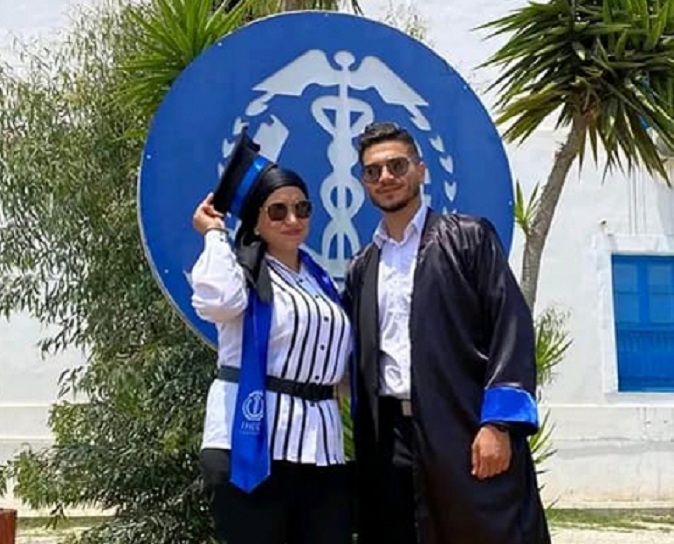 مثال للمثابرة والعمل : أمّ " صفاقسيّة " وابنها يحصلان على الإجازة في الدراسات العليا في نفس الوقت