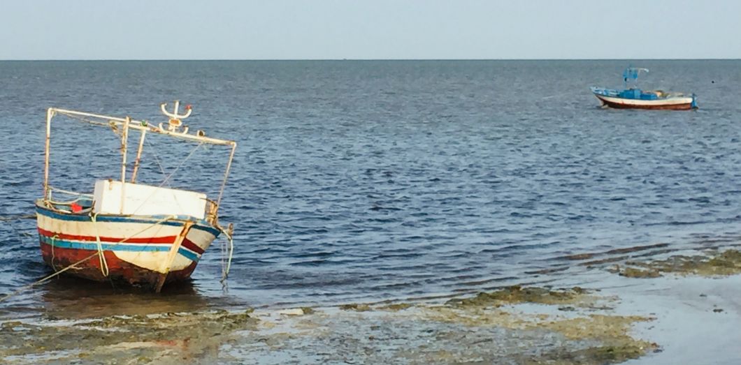 المحرس : وفاة 3 بحارة في غرق مركب صيد وإنقاذ 8 اخرين