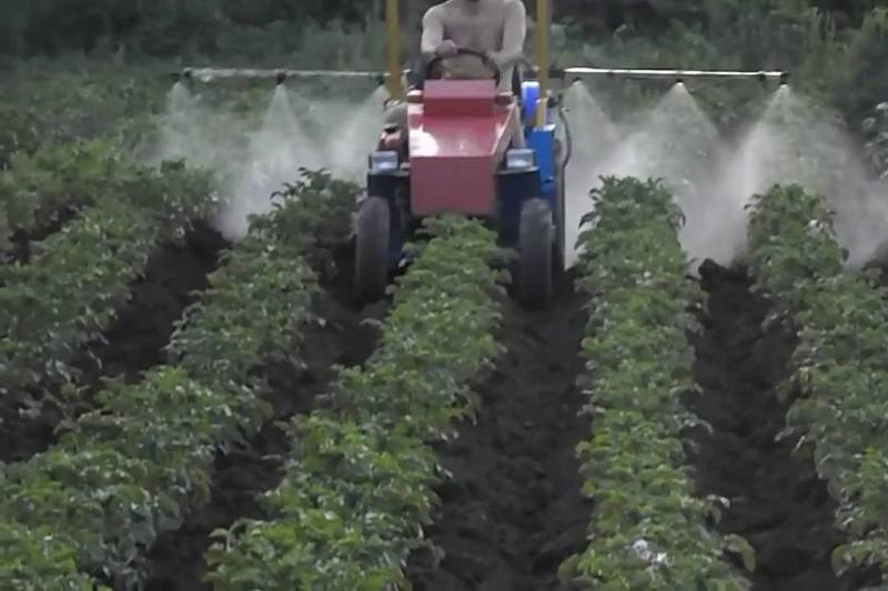 وفاة شاب ابتلعه محرّك آلة لرش المبيدات