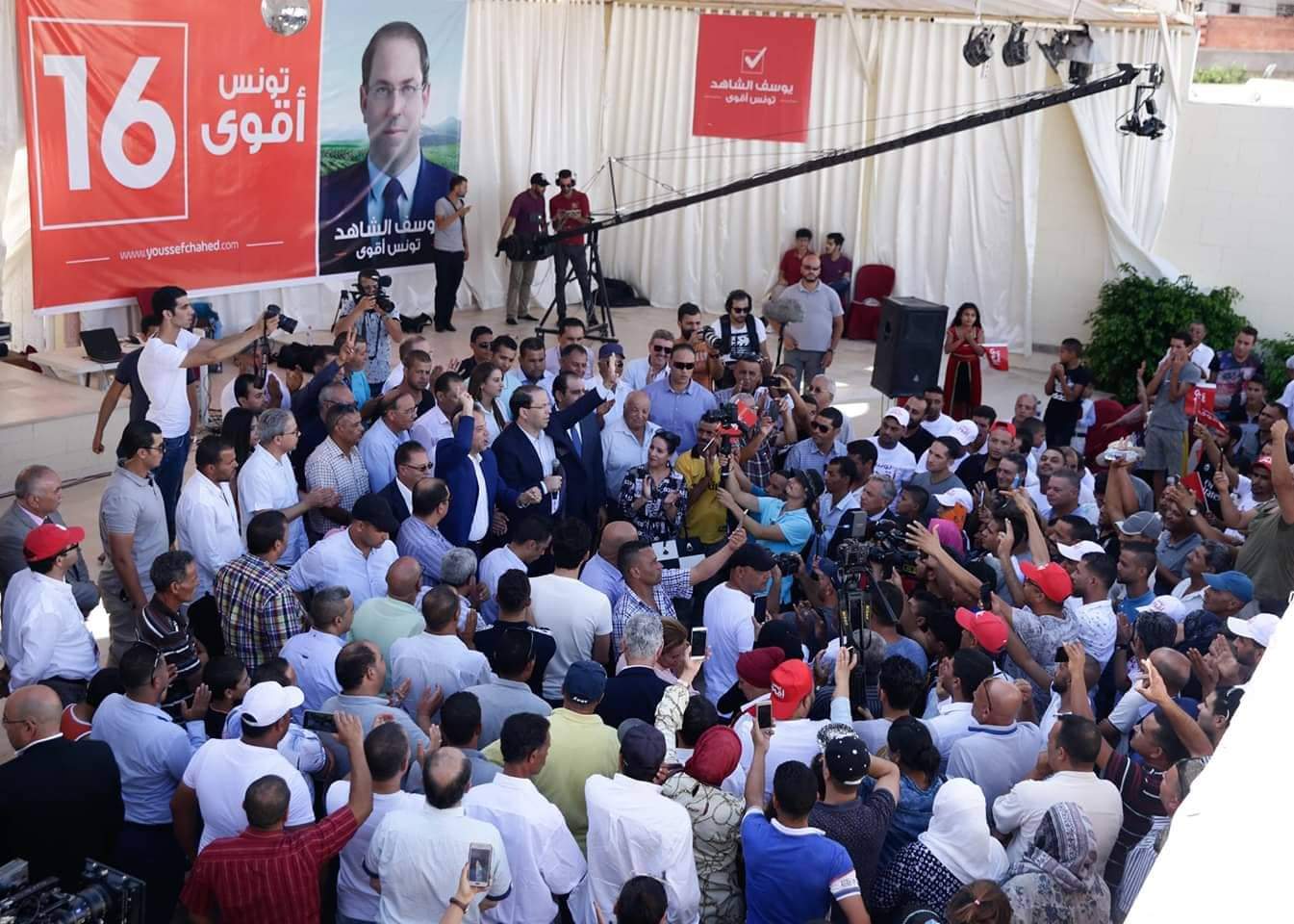الشاهد في المهدية يلتقي بمئات الشباب من مسانديه وأنصاره