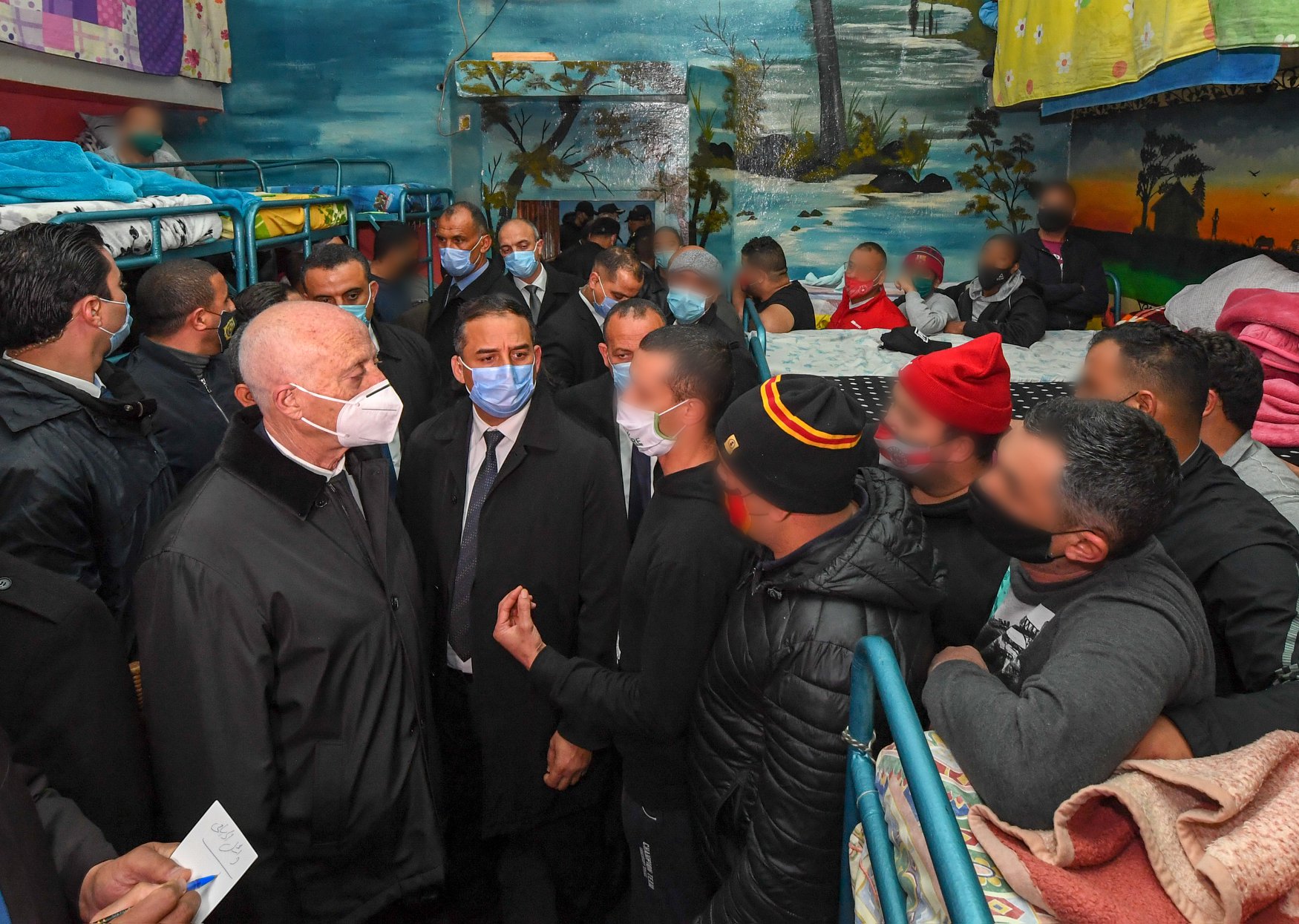 من سجن المرناقية: قيس سعيد يتعهد بتمتيع الشباب الموقوفين بسبب احتجاجات جانفي الماضي بالعفو