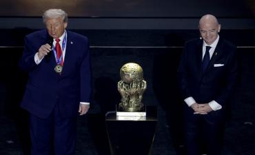 كررها اليوم حين تسلمه لجائزة الفيفا للسلام: هل أنهى فعلاً ترامب 8 حروب؟