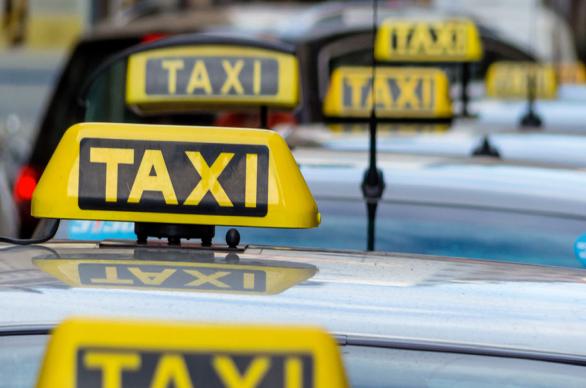 مسؤول بوزارة النقل: تعريفة التاكسي عبر تطبيقة الهاتف الجوال مخالفة للقانون