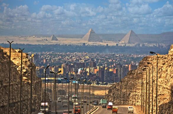 مصري يعيد 2 مليون دولار عثر عليها إلى الشرطة : التفاصيل