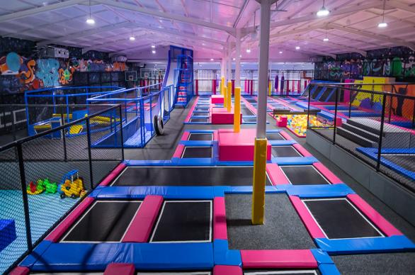 عيش إجازة مثالية و استمتع في Jumpark ، أكبر منتزه trampoline في تونس